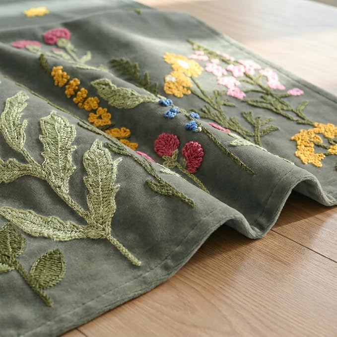 Artoid Mode Grey Soft Chain Embroidery Wild Floral Spring Table Runner - Image 4