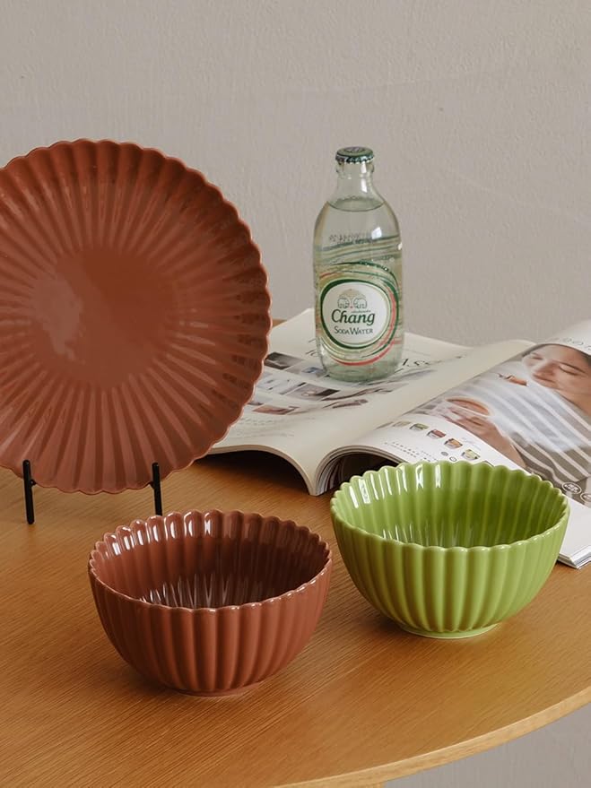 WENSHUO Flower-Shaped Daisy Bowl Set, 5.5" D × 2.9" H,17 fl oz Melted Caramel Color - Pack of 4，Ceramic Small Cereal Bowls Dishwasher & Microwave Safe