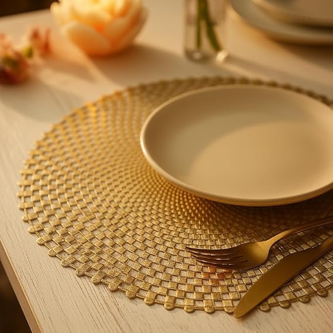 FAVE Set of 4 Gold Vinyl Round Placemats, Spiral Hollow Out Washable for Weddings, Parties, Birthdays, Restaurant & Home (15 Inch)