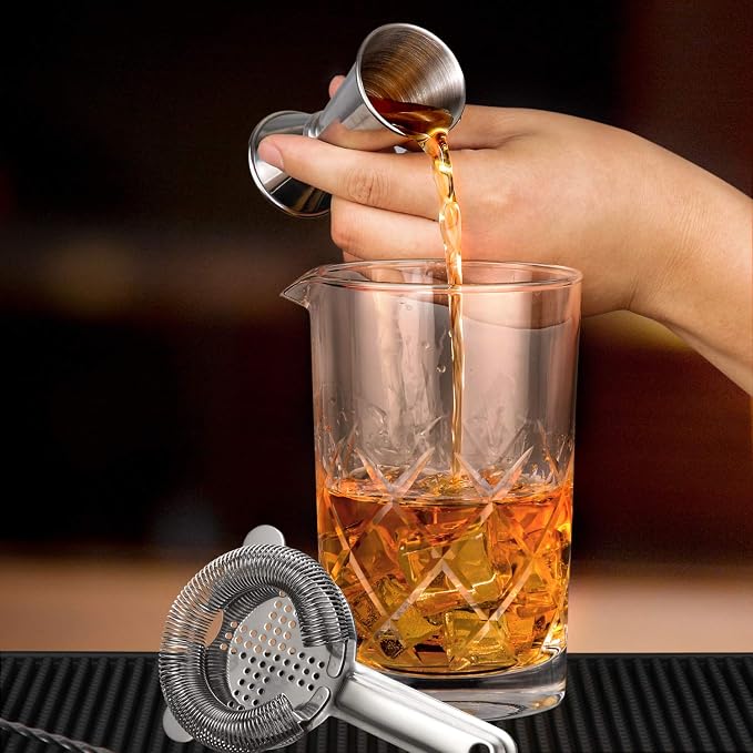 Hiware Professional 24 Oz Cocktail Mixing Glass, Thick Bottom Seamless Crystal - Image 3