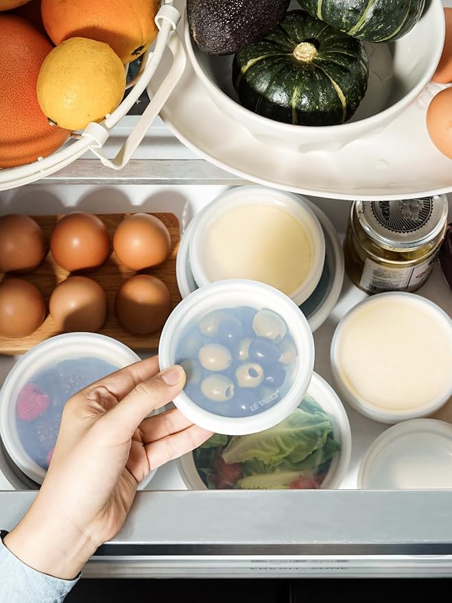 LE TAUCI Ramekins with Silicone Lids, 8 OZ Ceramic Soufflé Dishes, Ramekin Bowls for Crème Brûlée, Dessert, Dips, Oven & Microwave Safe, Set of 6, White