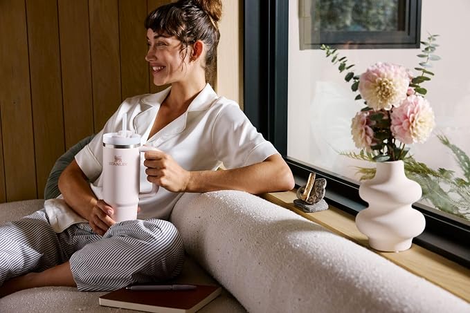 STANLEY Quencher H2.0 Flow State Tumbler, 30 oz, Rose Quartz Bouquets | Handle - Image 11