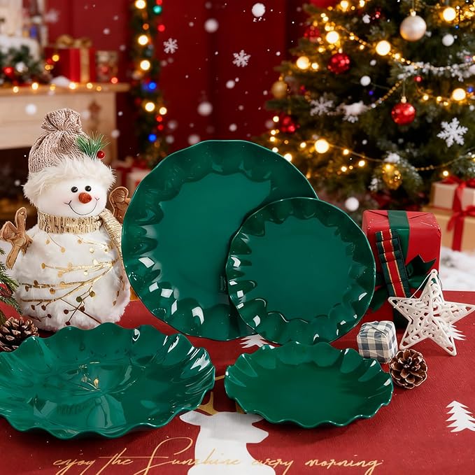 LIYH 50 Pcs Green Plastic Christmas Plates Reusable - Christmas Plastic Plates Unbreakable Holiday Dinnerware Dishes Fancy Scalloped Plate Dishwasher Safe BPA Free for Xmas Day (25Guests)