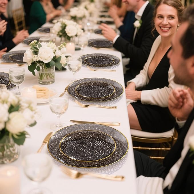 DaYammi 100 Pcs Black Gold Plastic Plates - 10 inch Clear Black Gold Dinner Plates - Hammer Pattern Design - Fancy Disposable Plate - Heavy Duty Party Plate Ideal for Party and Wedding