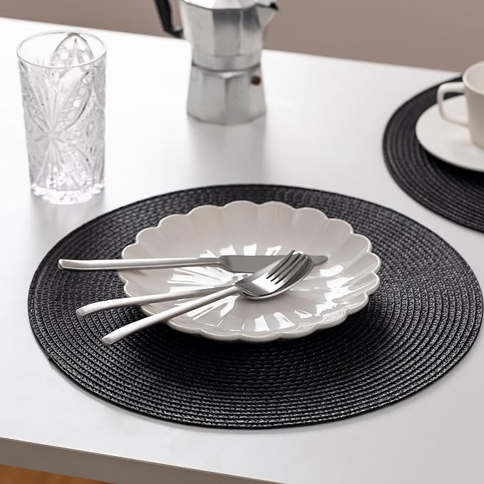 Round Placemats Set of 8 Plastic Woven Placemats Washable Wipeable Table Mats for Dining Table Heat Resistant Non-Slip Circle Place Mats (Black)