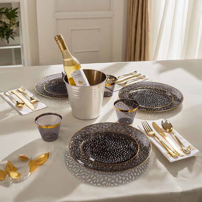 DaYammi 100 Pcs Black Gold Plastic Plates - 10 inch Clear Black Gold Dinner Plates - Hammer Pattern Design - Fancy Disposable Plate - Heavy Duty Party Plate Ideal for Party and Wedding