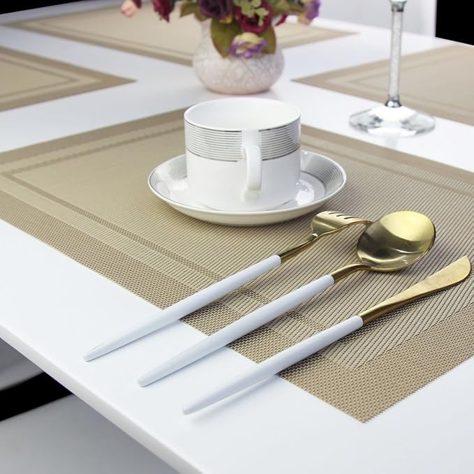 Placemats Easy to Clean Non-Slip Woven Plastic Placemats for Kitchen Table Washable Table Mats Set of 4 (Beige)