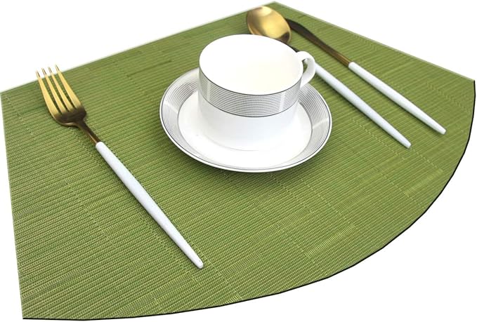 Wedge Placemats for Round Table Woven Vinyl Easy Wipe Plastic Non Slip Table Mats Set of 6（Green）