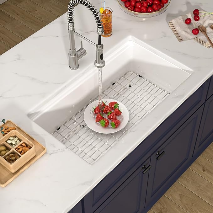 33 White Glossy Kitchen Sink 33''x19'' Undermount Fireclay Sink Single Bowl Porcelain Sinks Ceramic Deep Bowl Farmer Basin with Bottom Grid & Strainer Easy To Clean and Noise Reduction