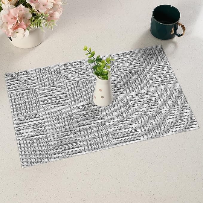 Placemats Set of 6 Plastic Vinyl Place Mats for Dinner Table, No-Slip Wipeable Table Mats Daily Use Patio Kitchen Decoration (18"x12", Grey)