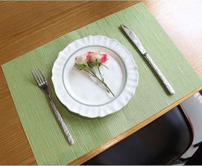Placemats Set of 4,Heat Resistant Non-Slip Table Mats,Place mats for Dining Table,Washable Durable PVC Vinyl Woven Placemat（Pea Grean）