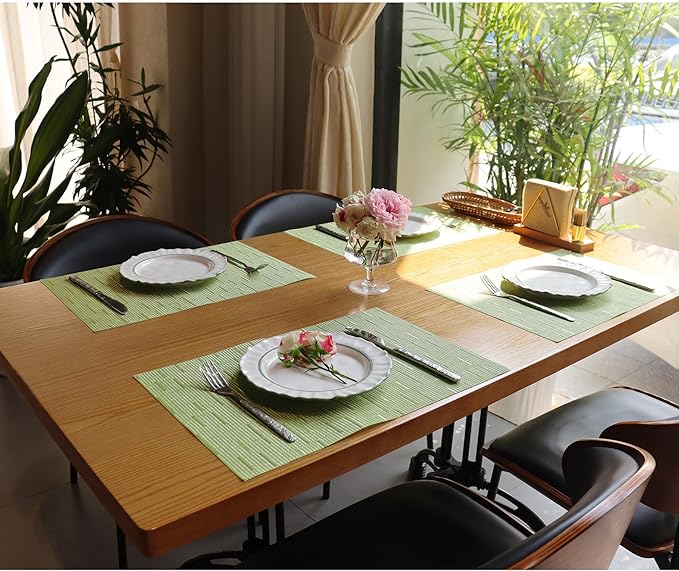 Placemats Set of 4,Heat Resistant Non-Slip Table Mats,Place mats for Dining Table,Washable Durable PVC Vinyl Woven Placemat（Pea Grean）