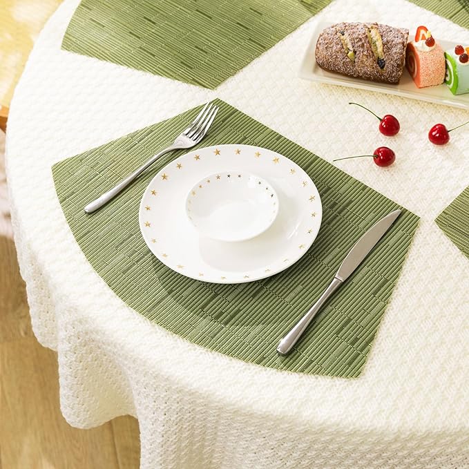 SHACOS Small Round Table Placemats Set of 5 Woven Vinyl Wedge Placemats with Centerpiece Round Table Mats Heat Resistant Wipe Clean (5, Green)