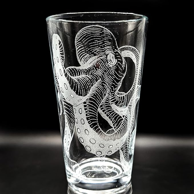 OCTOPUS Engraved Beer Pint Glass | Great Nautical Drinking Gift Idea for Ocean Marine Enthusiasts Divers Sea Creatures