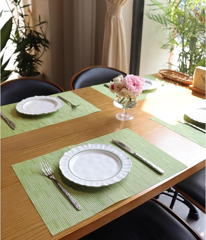 Placemats Set of 4,Heat Resistant Non-Slip Table Mats,Place mats for Dining Table,Washable Durable PVC Vinyl Woven Placemat（Pea Grean）