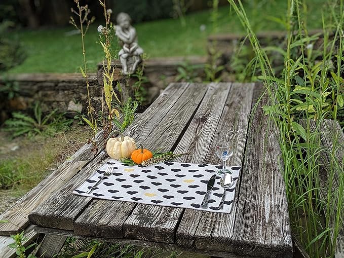 DaDa Bedding Woven Tapestry Heart Placemats – Set of 4 – Black & Gold Heart Pattern Table Mats for Dining Room – Rustic Farmhouse Valentine’s Day Decor & Everyday Kitchen Table Setting – 13" x 19"